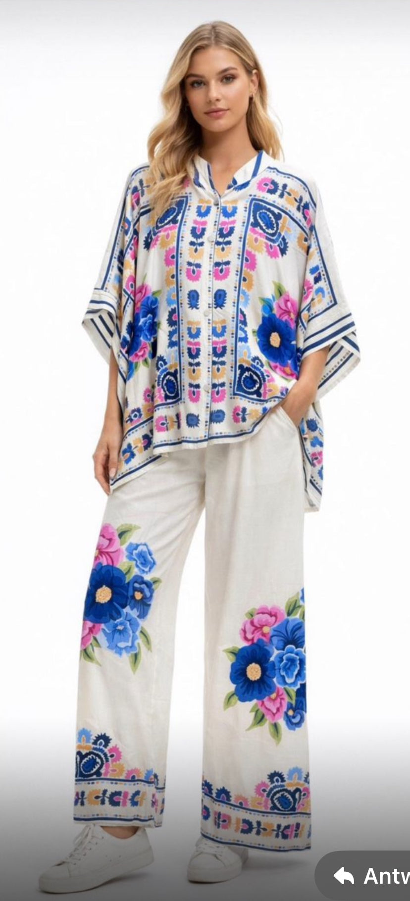 Sommerbluse mit Blumenmotiven